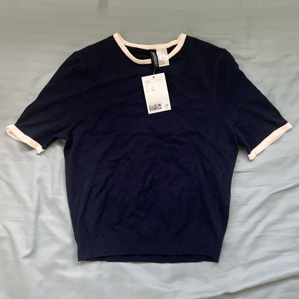Navy blue and white H&M sweater T-shirt